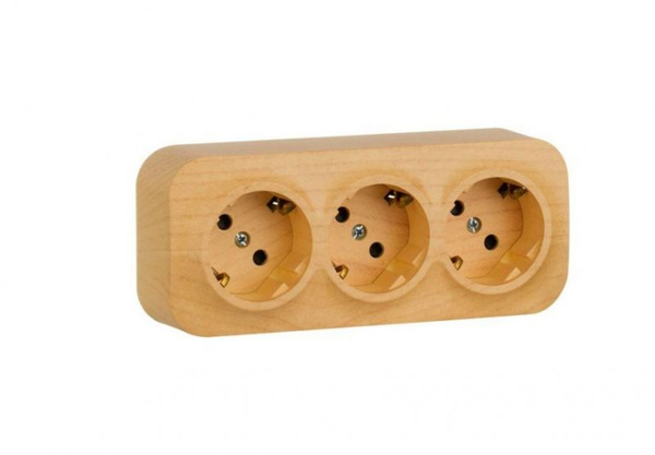 Розетка 3местная Universal Олимп сосна с/з 16А, 220В (еврослот) ОП 1173